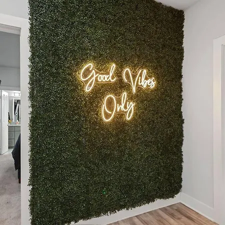 Spacious Modern Townhome W Indoor Court, King Beds & Huge Tvs!